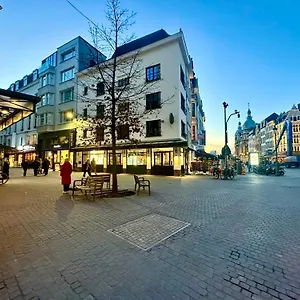 Luxury Historic Center By Rikas Apartment